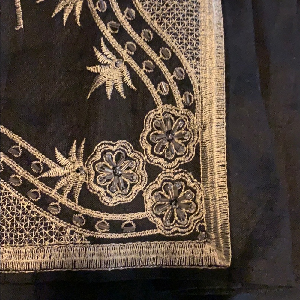 Embroidered gold and black skirt - Picture 4 of 4